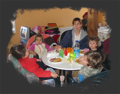 Todos comiendo...